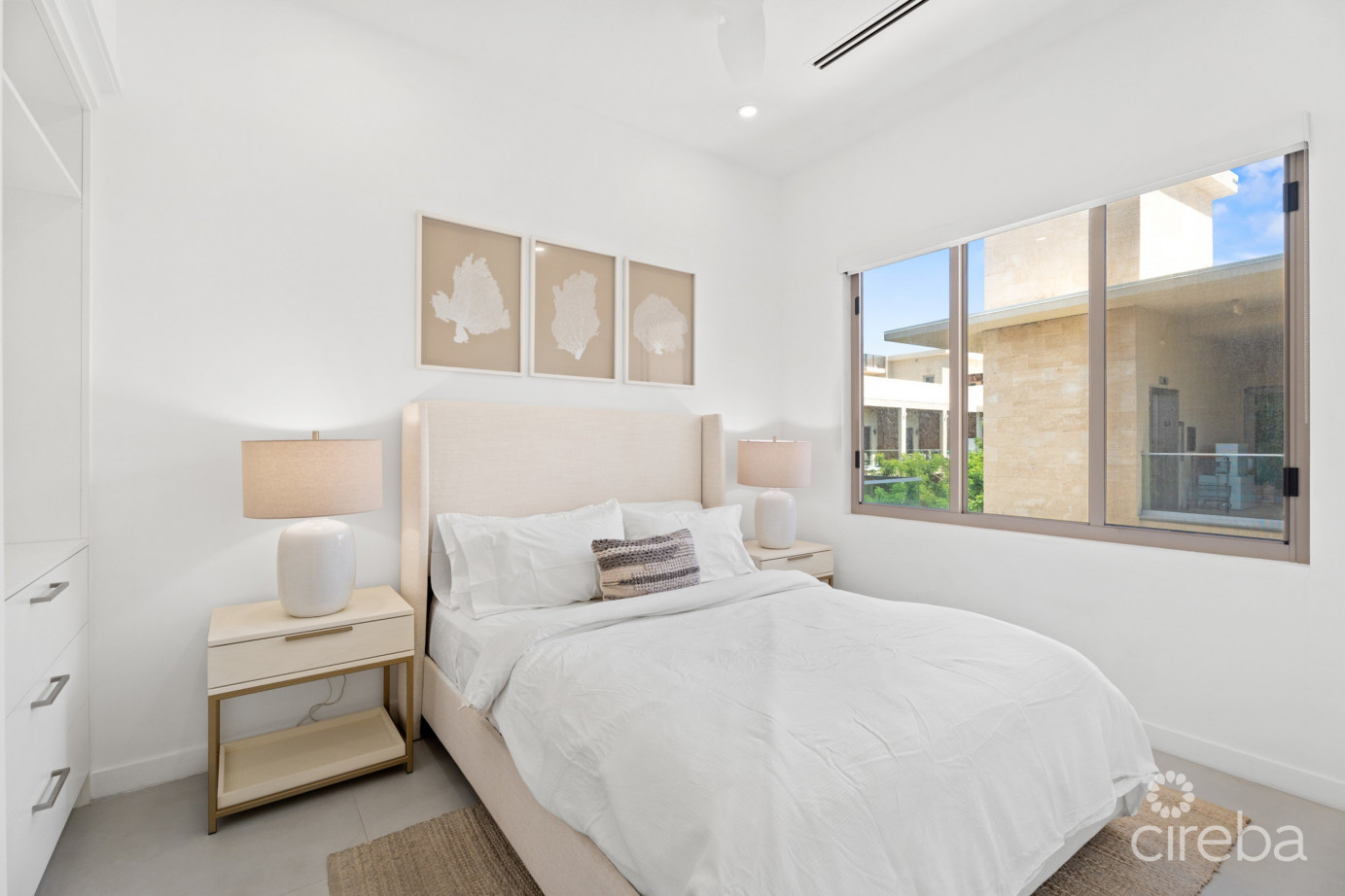 Harbour Walk 202  1 Bed + Den  Corner Unit