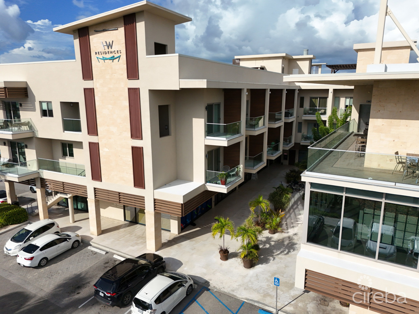 Harbour Walk 202  1 Bed + Den  Corner Unit