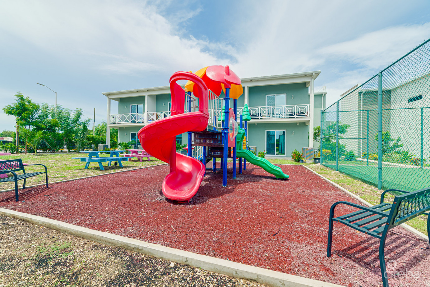 2 Bedroom Condo In Yarl