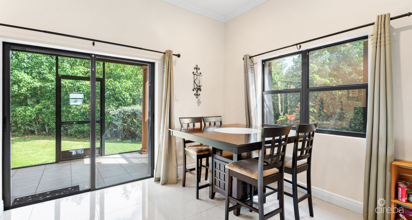 Hilton Estates - 2 Bed End Unit, Excellent Location