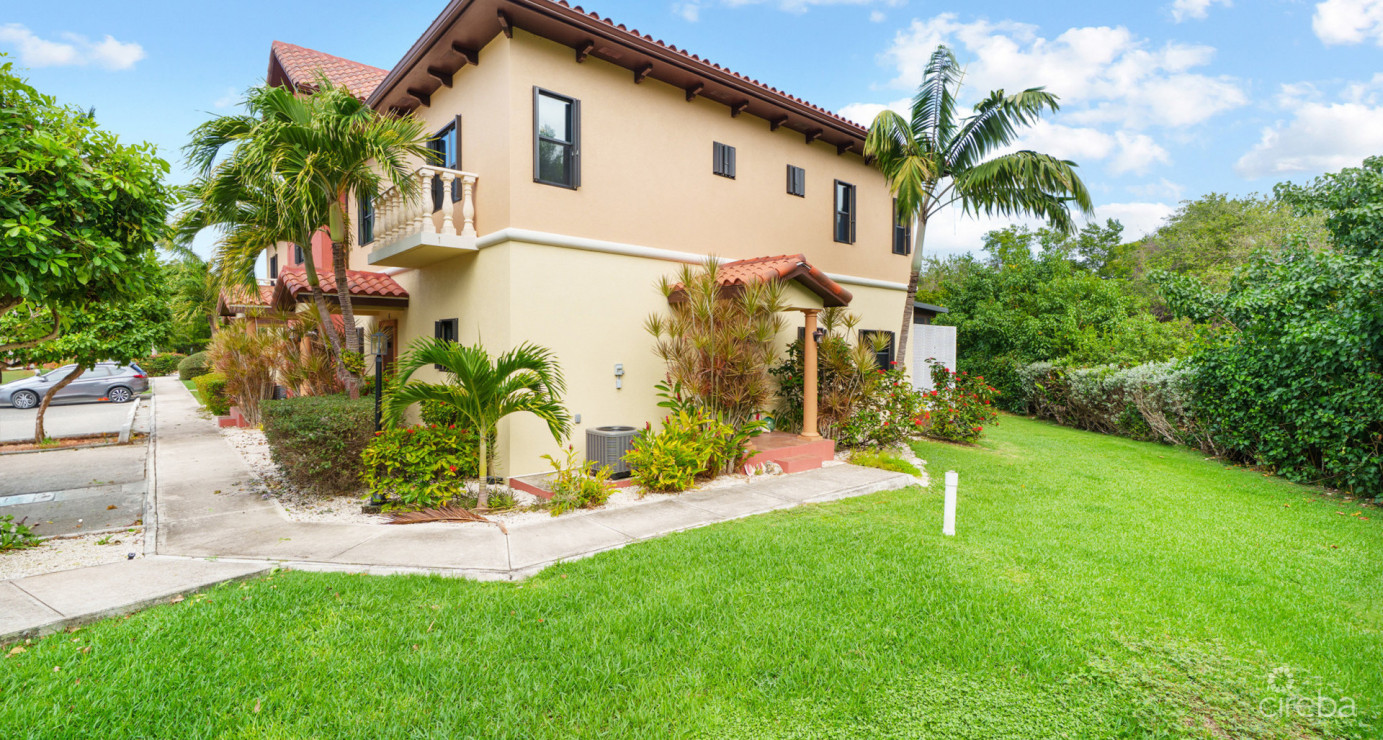 Hilton Estates - 2 Bed End Unit, Excellent Location