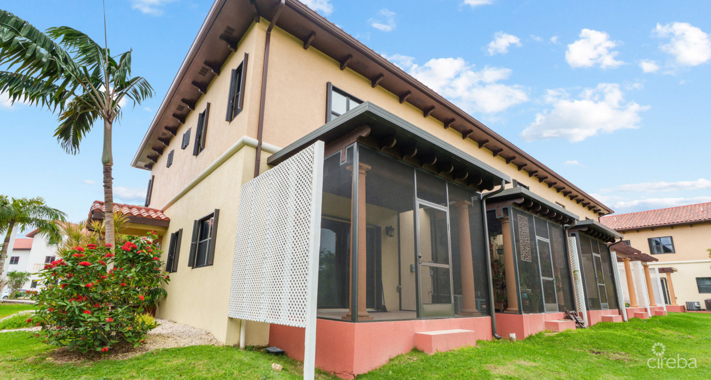 Hilton Estates - 2 Bed End Unit, Excellent Location