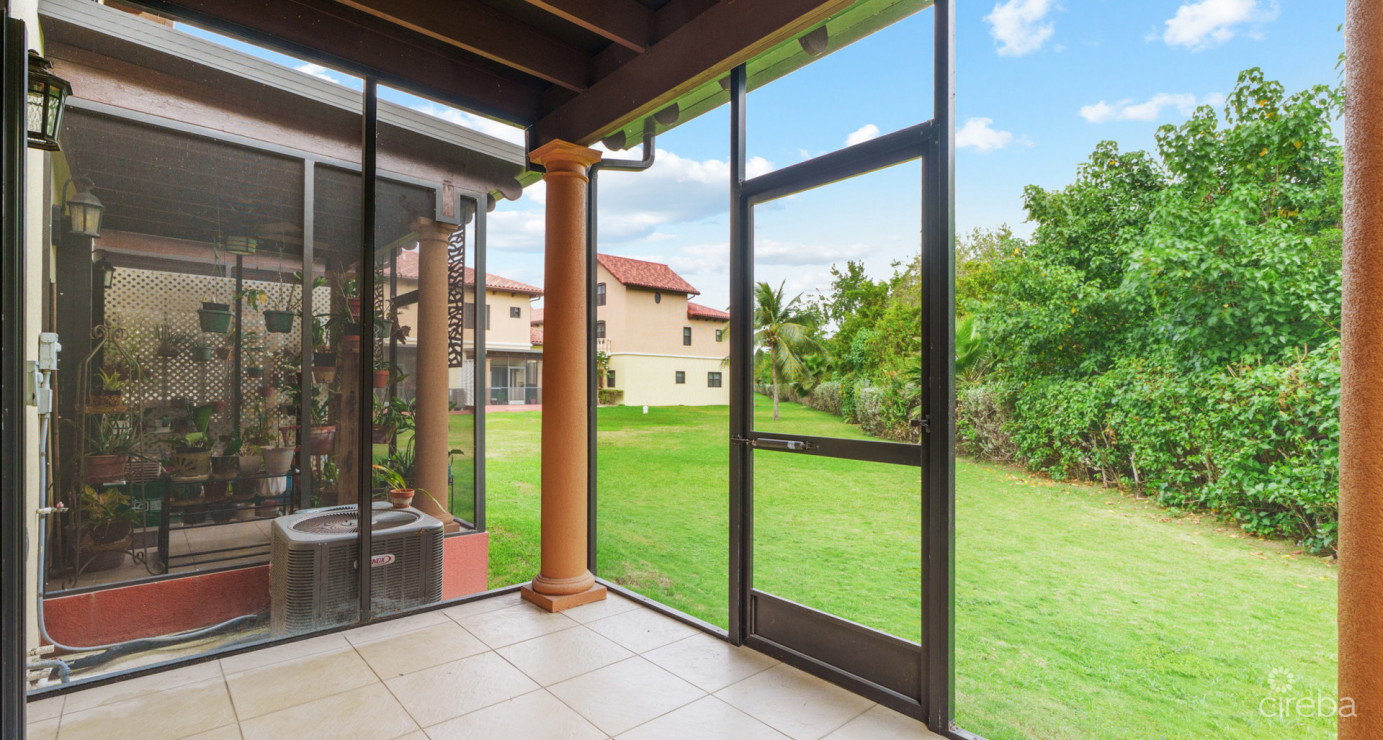 Hilton Estates - 2 Bed End Unit, Excellent Location