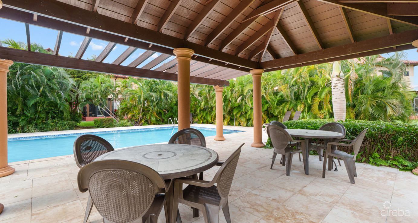 Hilton Estates - 2 Bed End Unit, Excellent Location