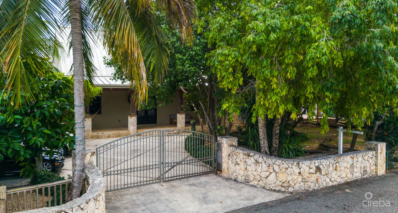 Savannah 3 Bed/3.5 Bath Charming Cottage Home With Income Producing Unit