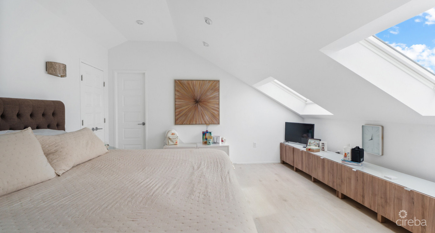 Old Prospect Groves #13 (stunning 3 Bed, 3 Bath W/ Den Beachfront Residence)