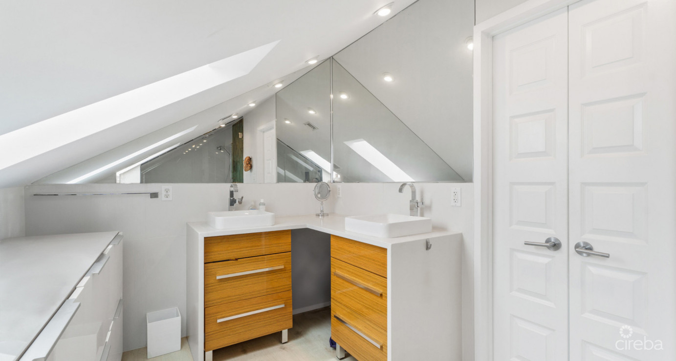 Old Prospect Groves #13 (stunning 3 Bed, 3 Bath W/ Den Beachfront Residence)