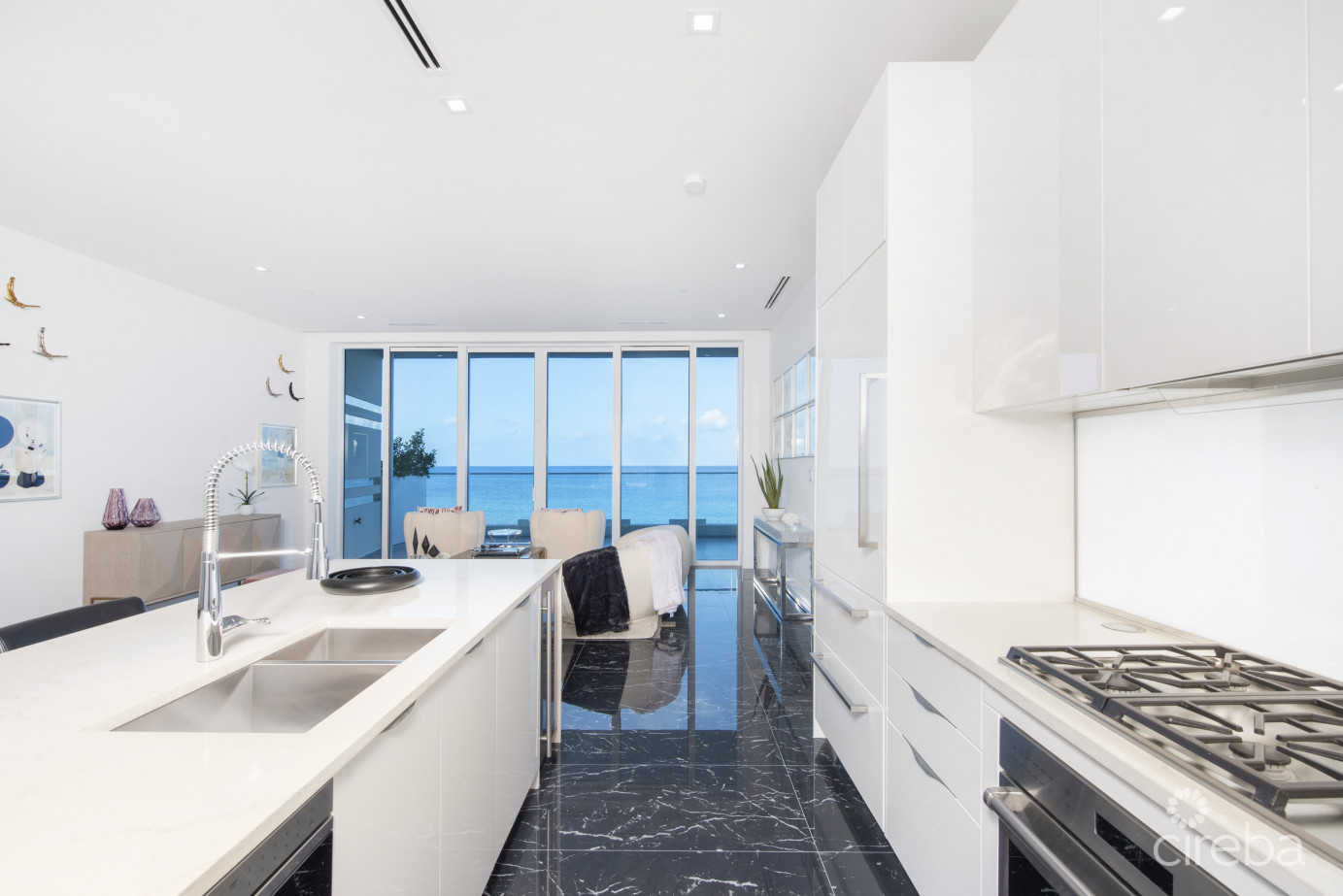 Fin Residence 9 - Corner Ocean Front Unit With Exceptional Amenities