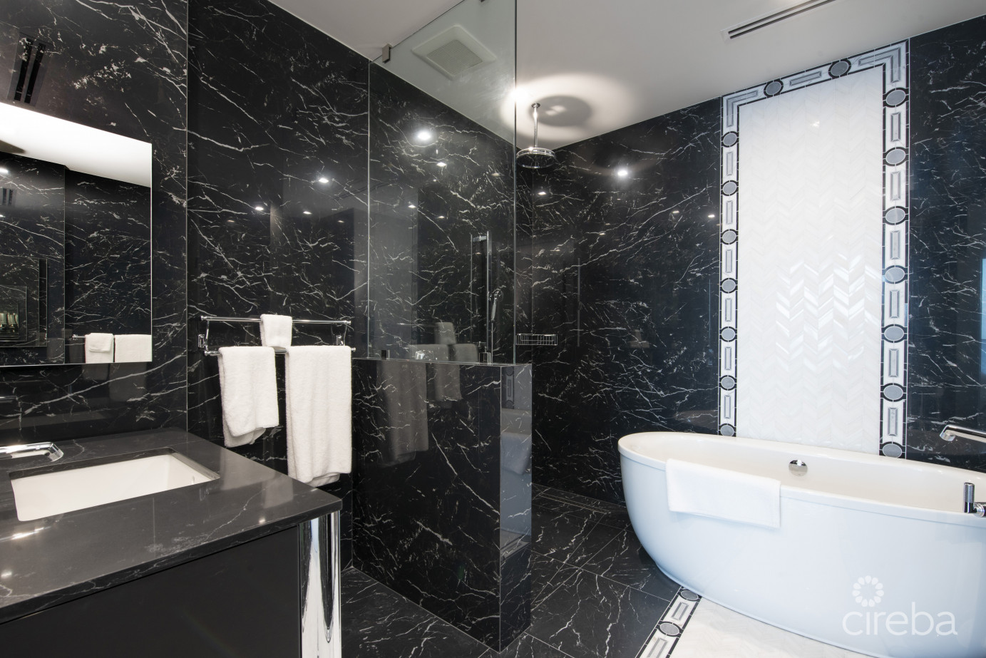 Fin Residence 9 - Corner Ocean Front Unit With Exceptional Amenities