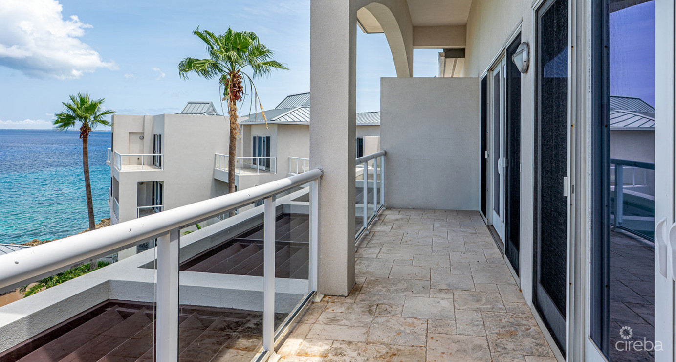 Seaview Oceanfront Penthouse - Elevated Elegance!!