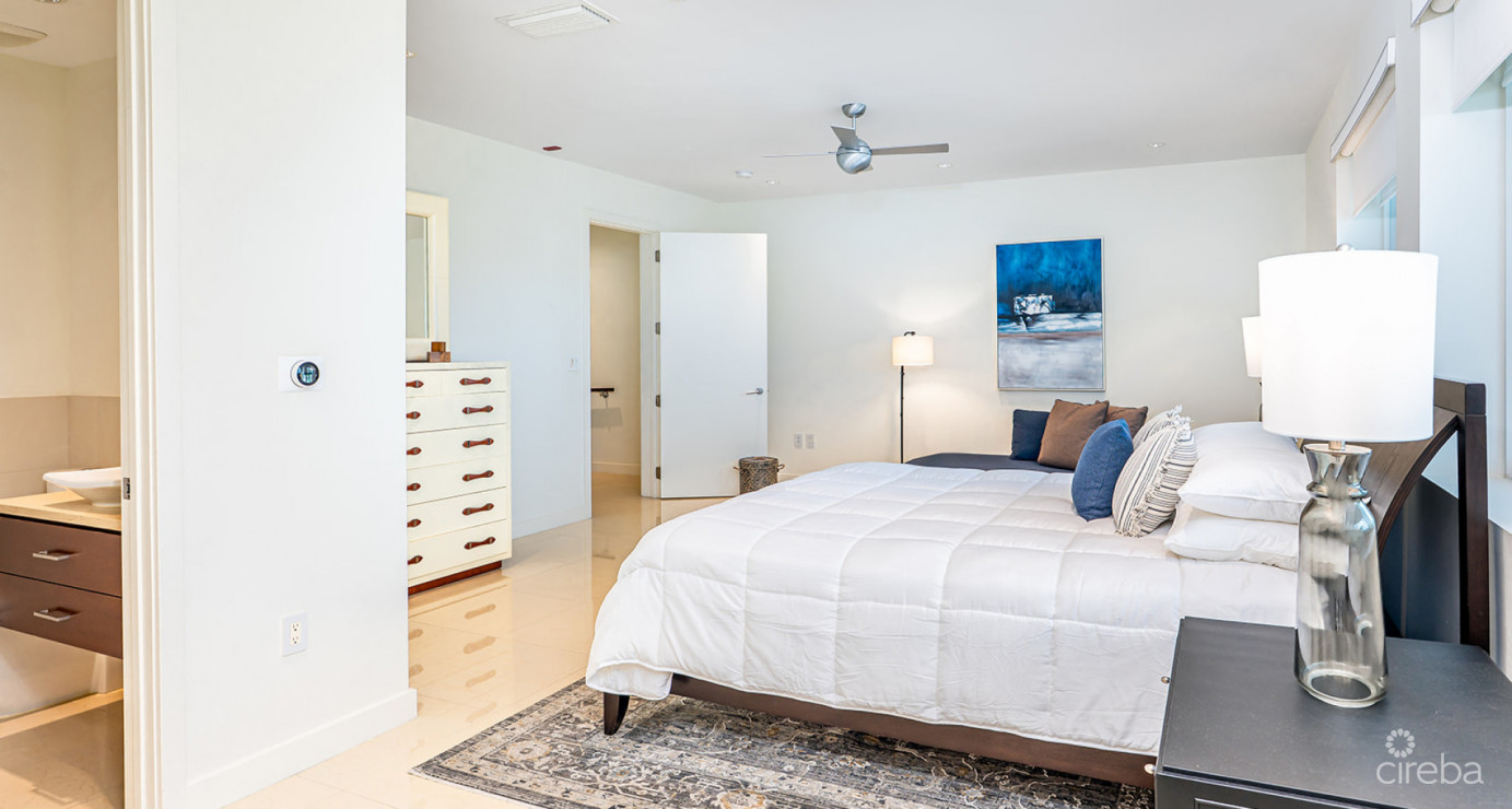 Seaview Oceanfront Penthouse - Elevated Elegance!!