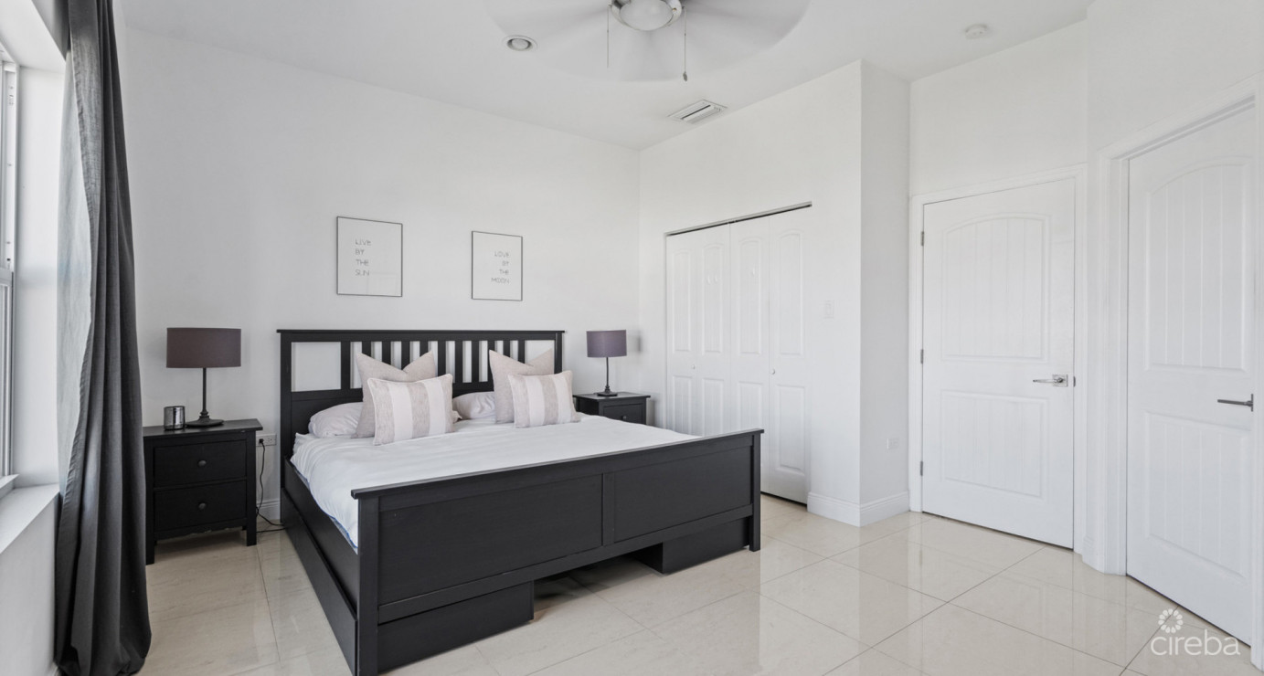 17 Snug Harbour Villas  Fantastic 2-bed/ 2.5 Bath In Highly Sought-after Complex