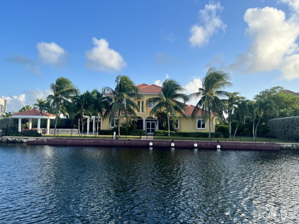 61 Hoya Quay Crystal Harbour