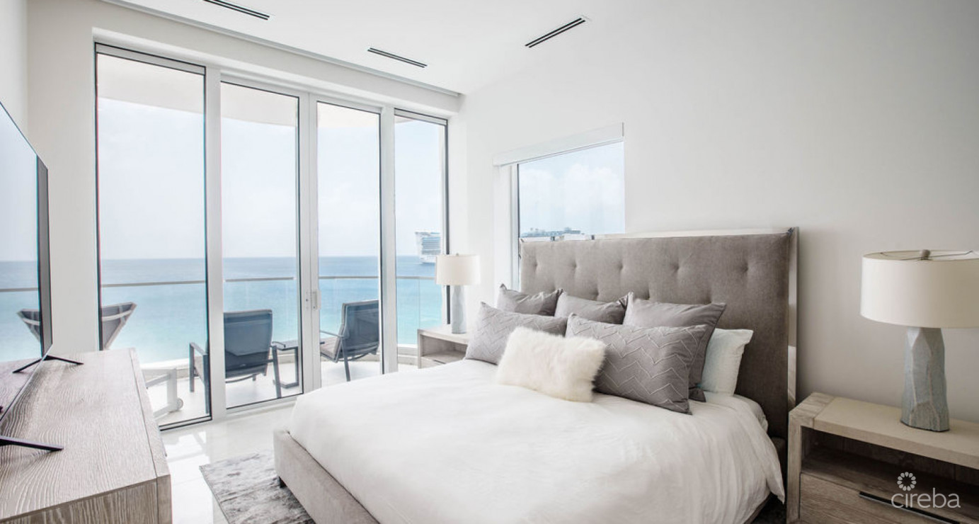 Ocean Front, Corner Unit At Fin Grand Cayman