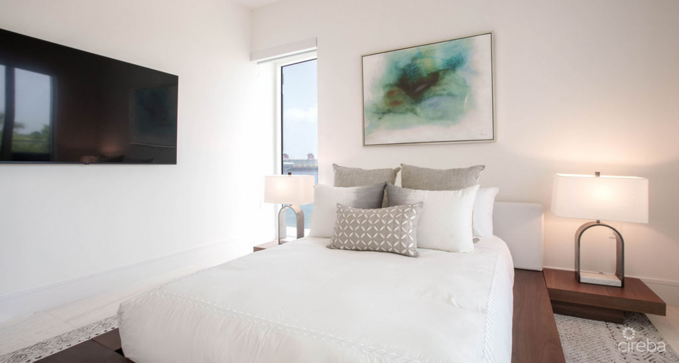 Ocean Front, Corner Unit At Fin Grand Cayman