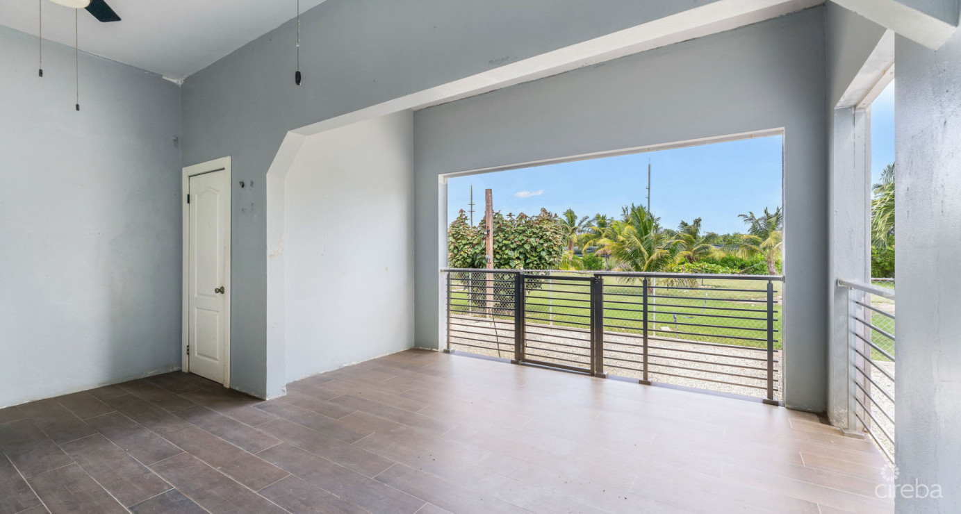 Development Opportunity Detached Home On 1 Acre In Spotts