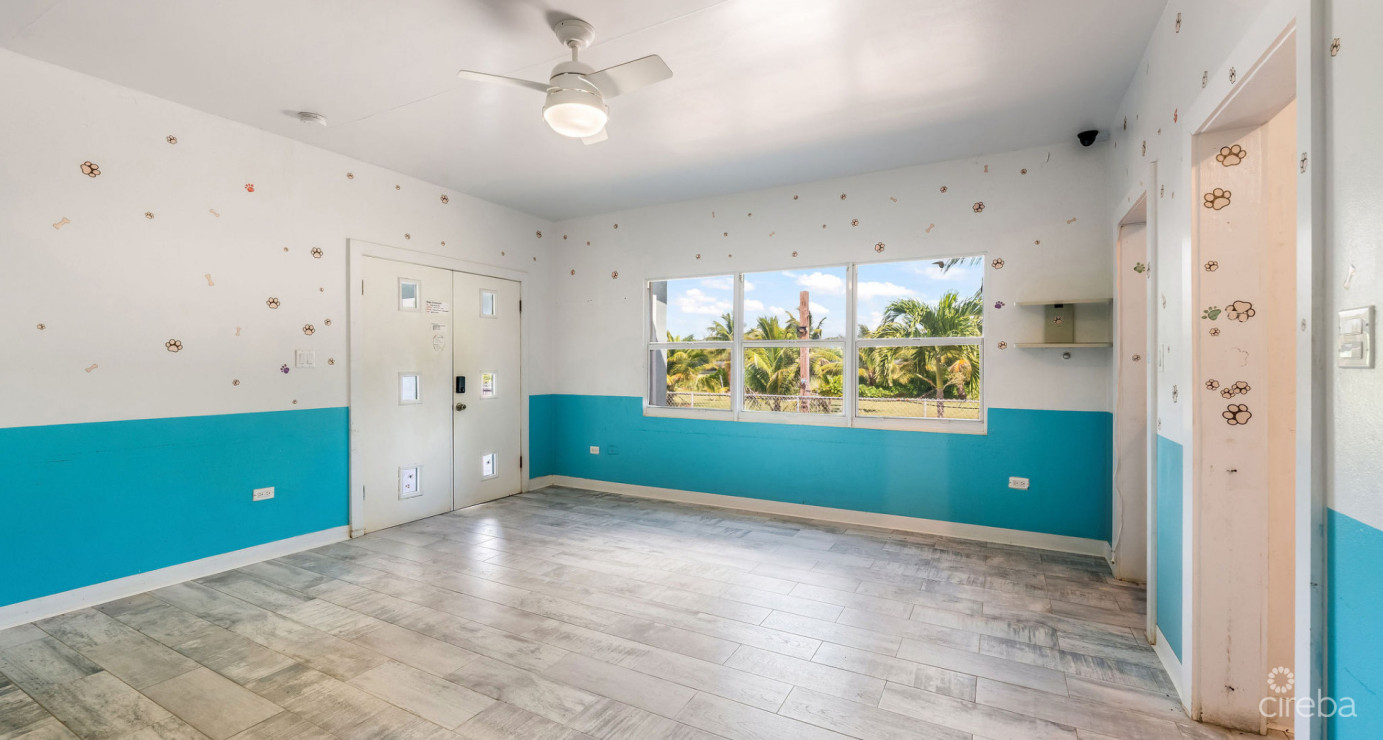 Development Opportunity Detached Home On 1 Acre In Spotts