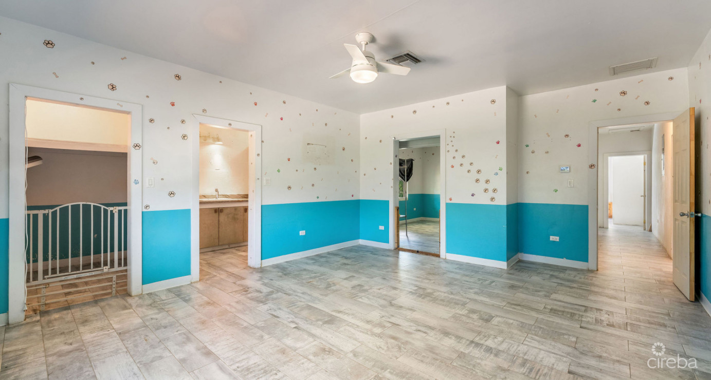 Development Opportunity Detached Home On 1 Acre In Spotts