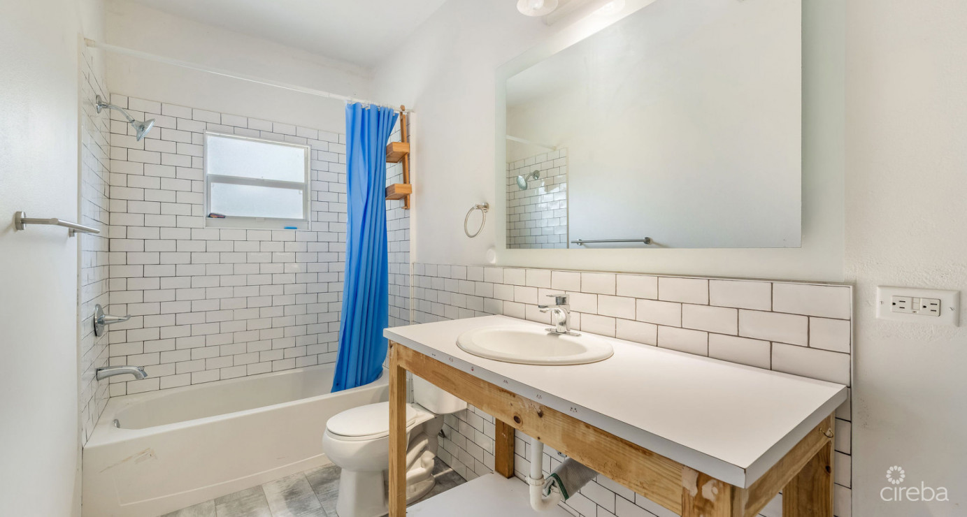 Development Opportunity Detached Home On 1 Acre In Spotts