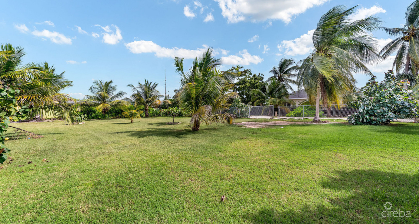 Development Opportunity Detached Home On 1 Acre In Spotts