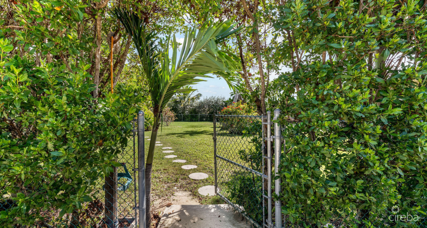 Development Opportunity Detached Home On 1 Acre In Spotts