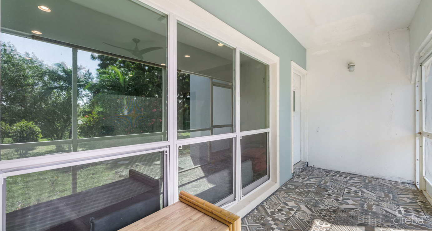 Development Opportunity Detached Home On 1 Acre In Spotts