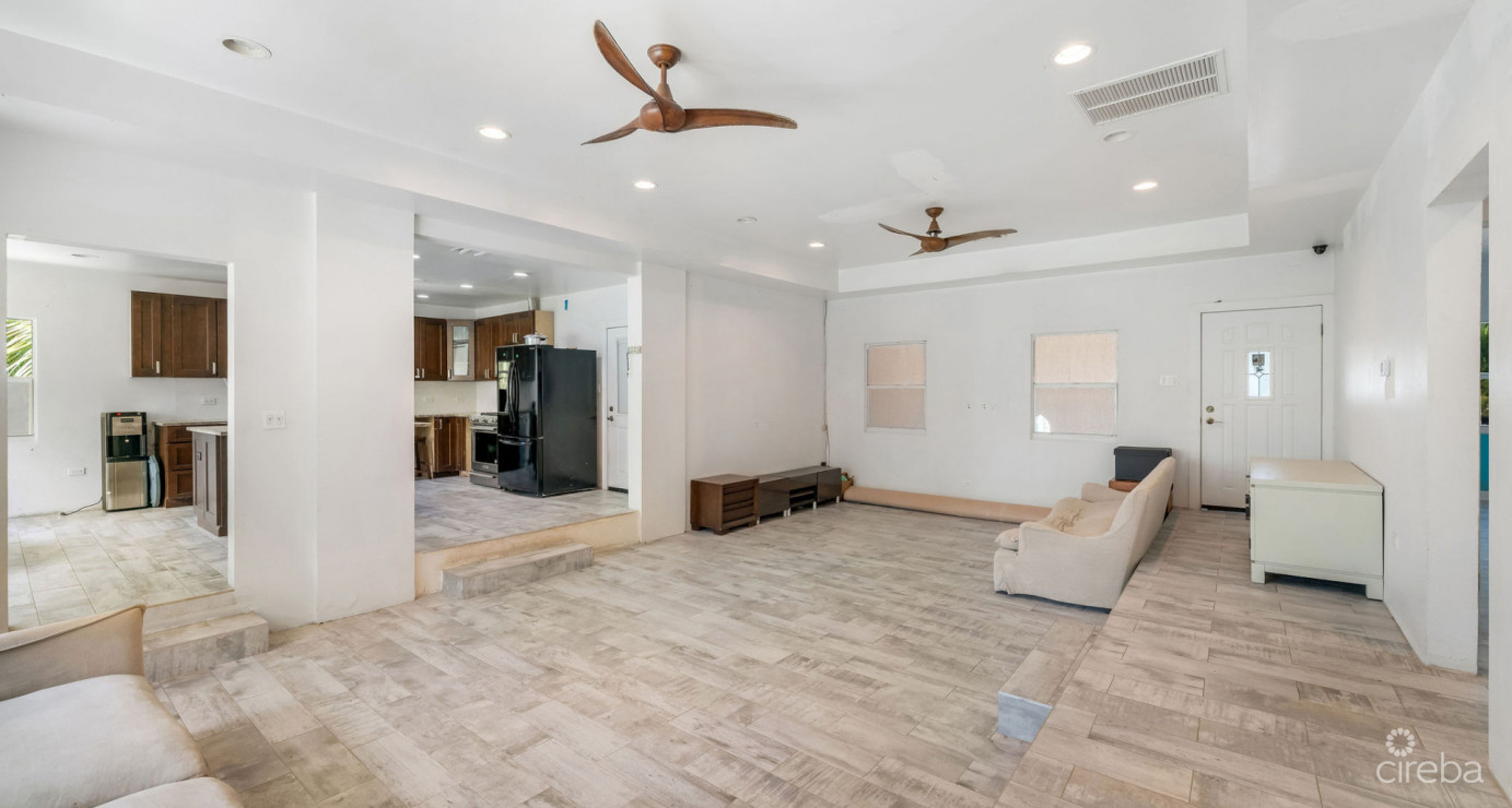 Development Opportunity Detached Home On 1 Acre In Spotts