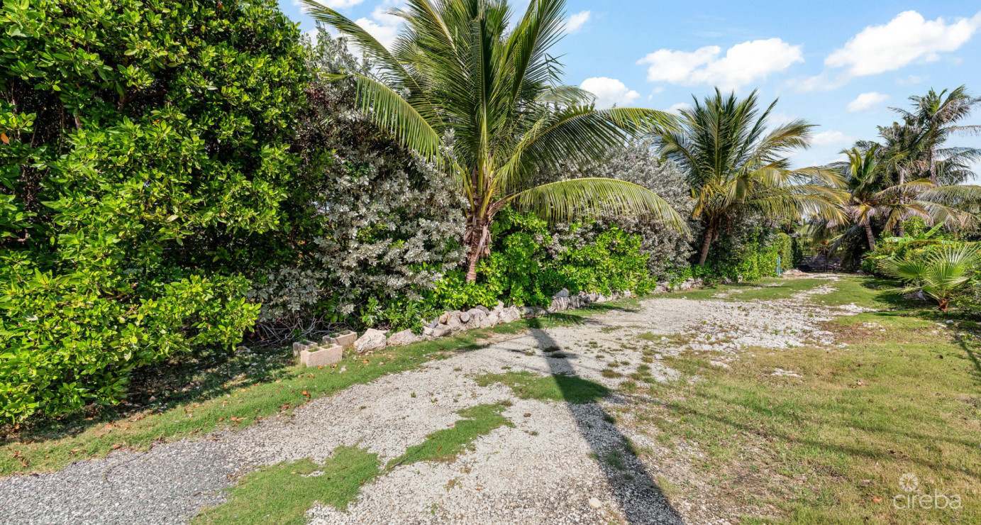 Development Opportunity Detached Home On 1 Acre In Spotts