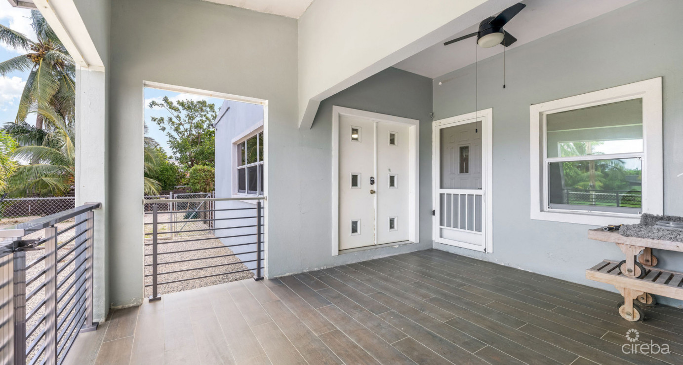 Development Opportunity Detached Home On 1 Acre In Spotts