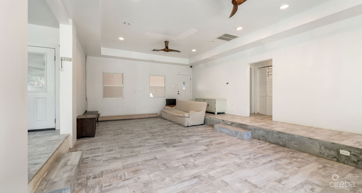 Development Opportunity Detached Home On 1 Acre In Spotts