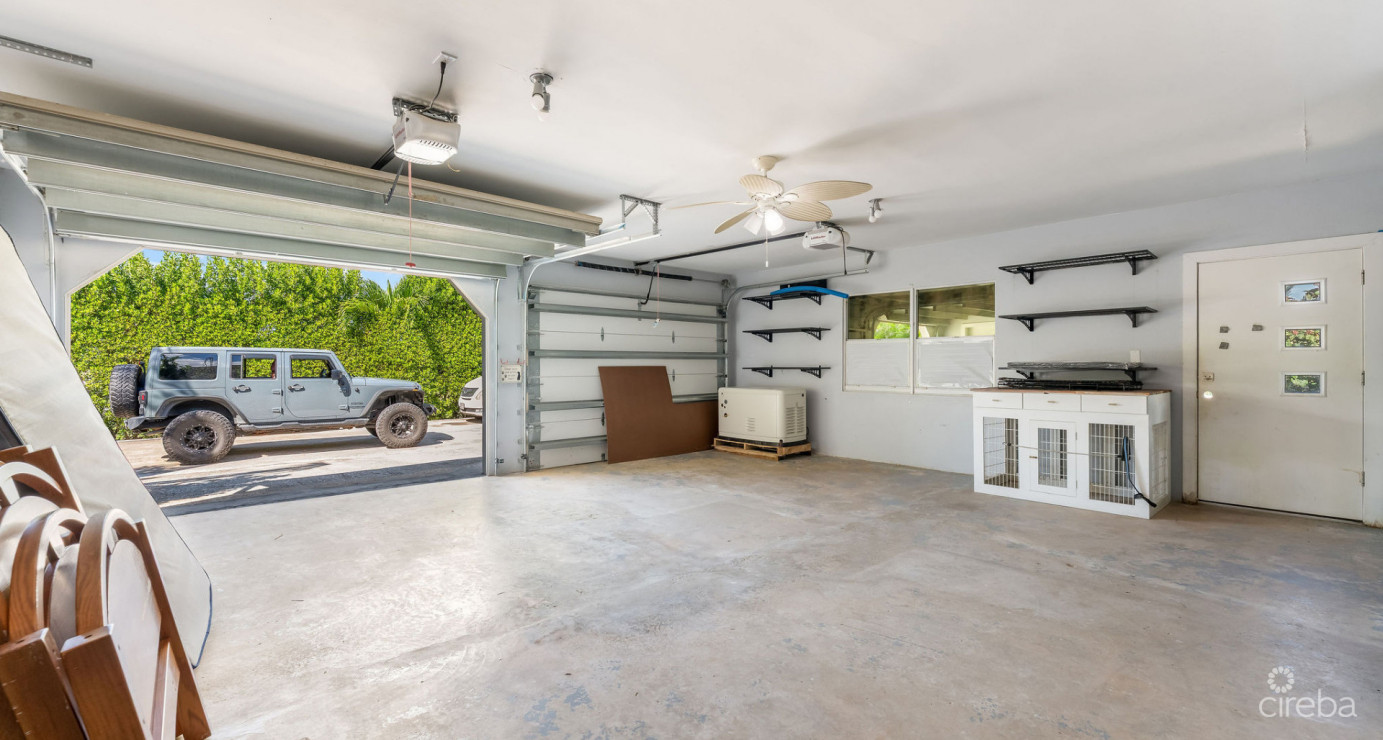 Development Opportunity Detached Home On 1 Acre In Spotts