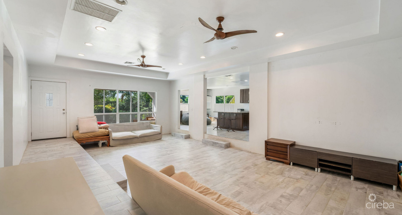 Development Opportunity Detached Home On 1 Acre In Spotts