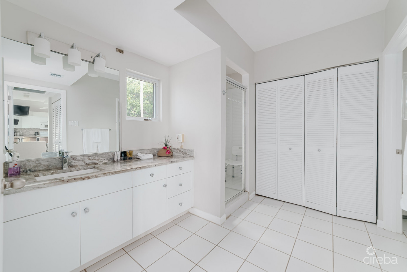 Pools Of The Kai - Beachfront Oasis In Rum Point