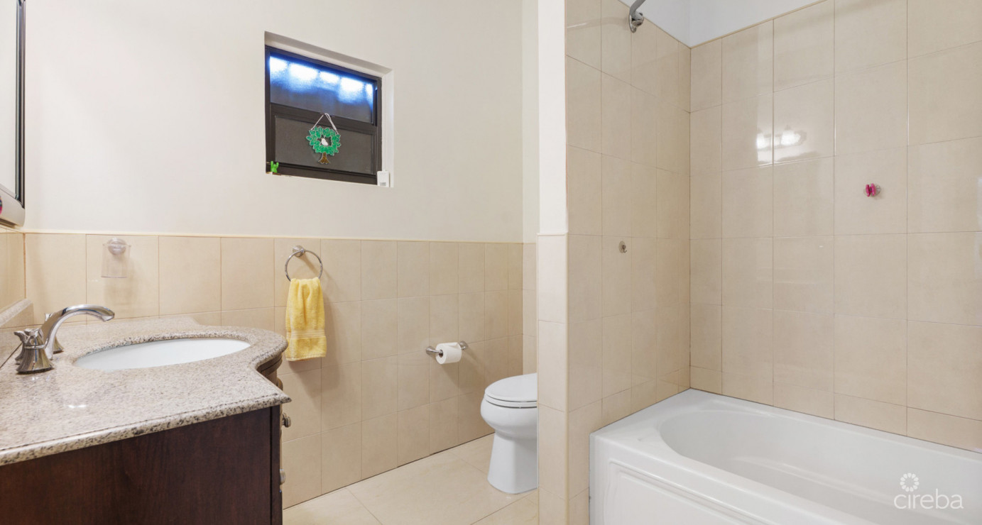 Hilton Estates - 2 Bed End Unit, Excellent Location