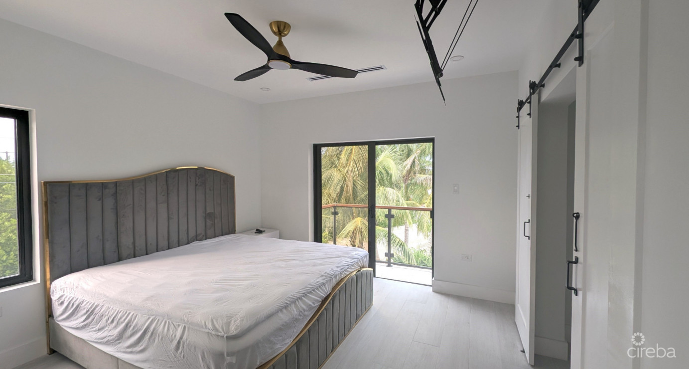 Fleetwood Estate  Villa