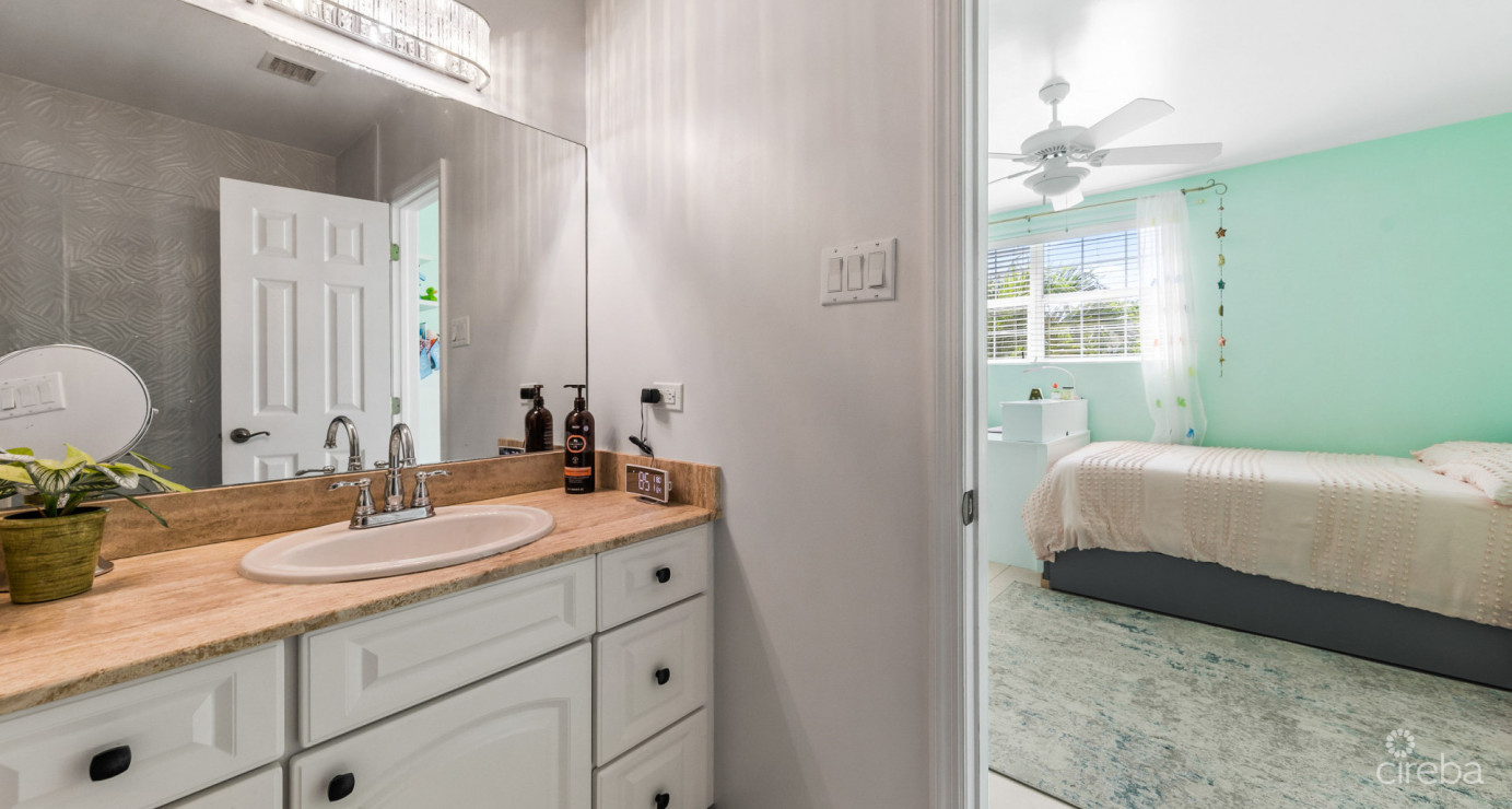 10 Sawgrass  Lovely 2-bed/ 2.5-bath Townhome In Low-density, Family-friendly Setting