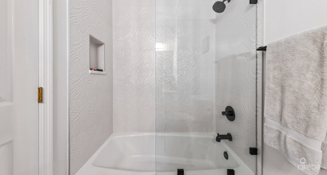 10 Sawgrass  Lovely 2-bed/ 2.5-bath Townhome In Low-density, Family-friendly Setting