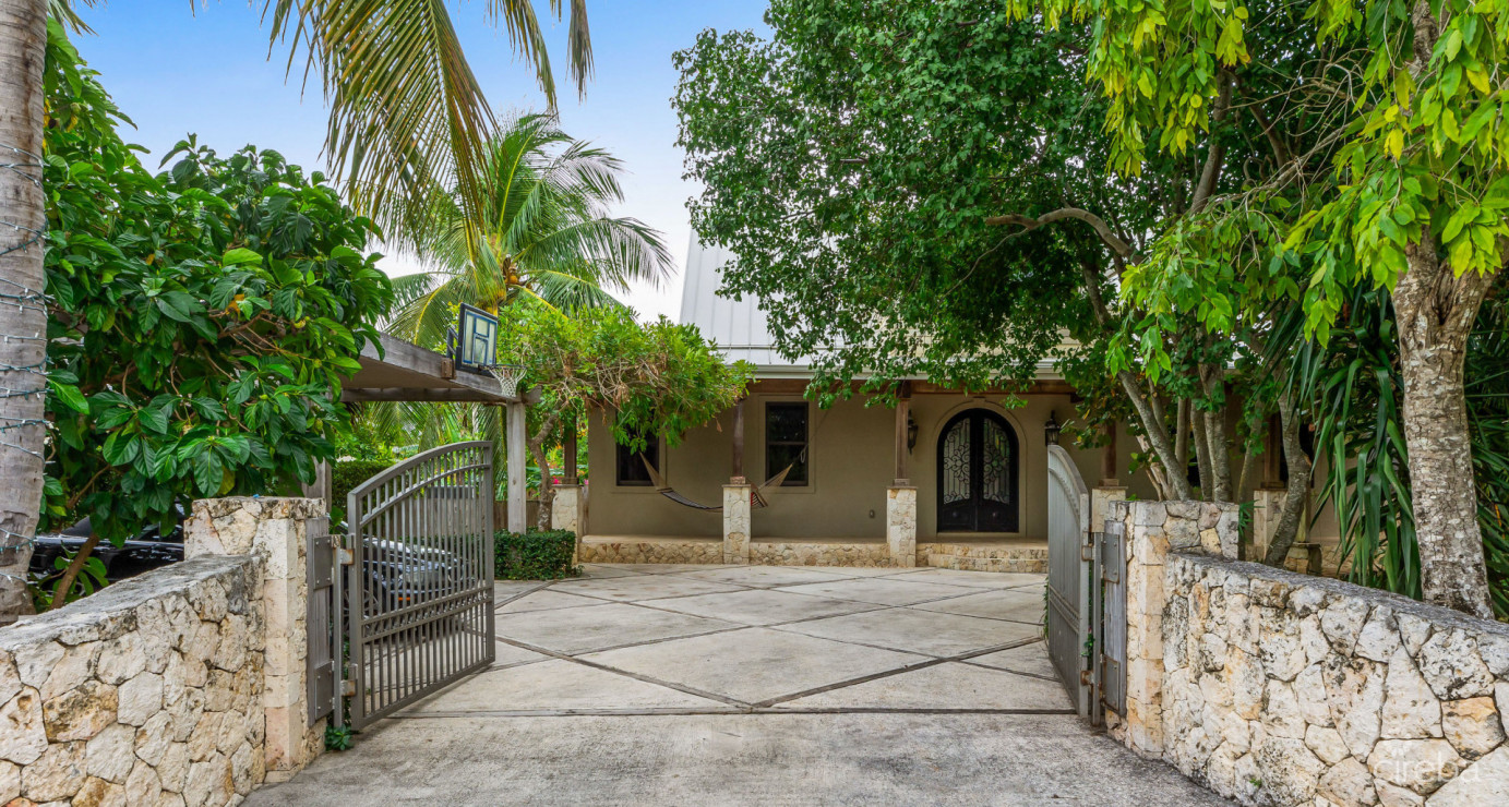 Savannah 3 Bed/3.5 Bath Charming Cottage Home With Income Producing Unit