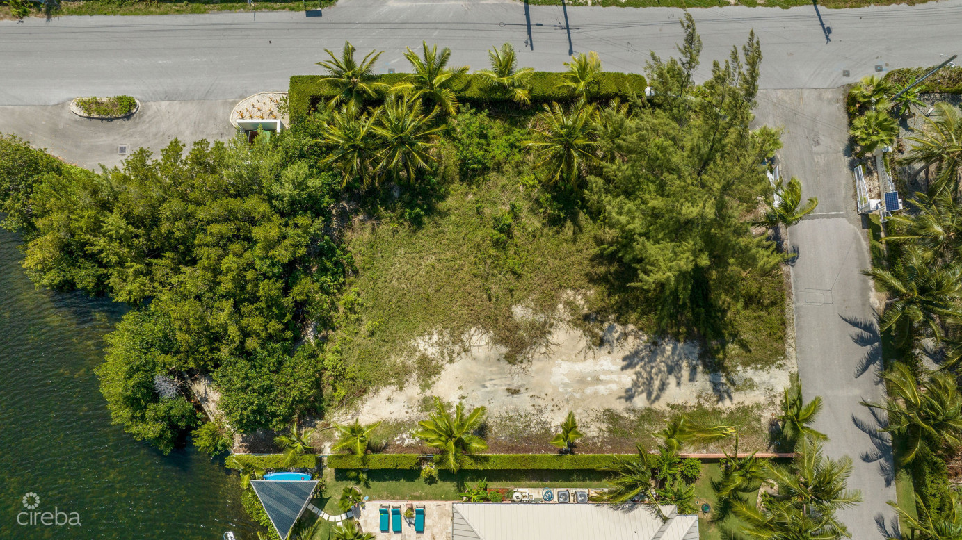 Superb Canal Front Lot On Peaceful Close