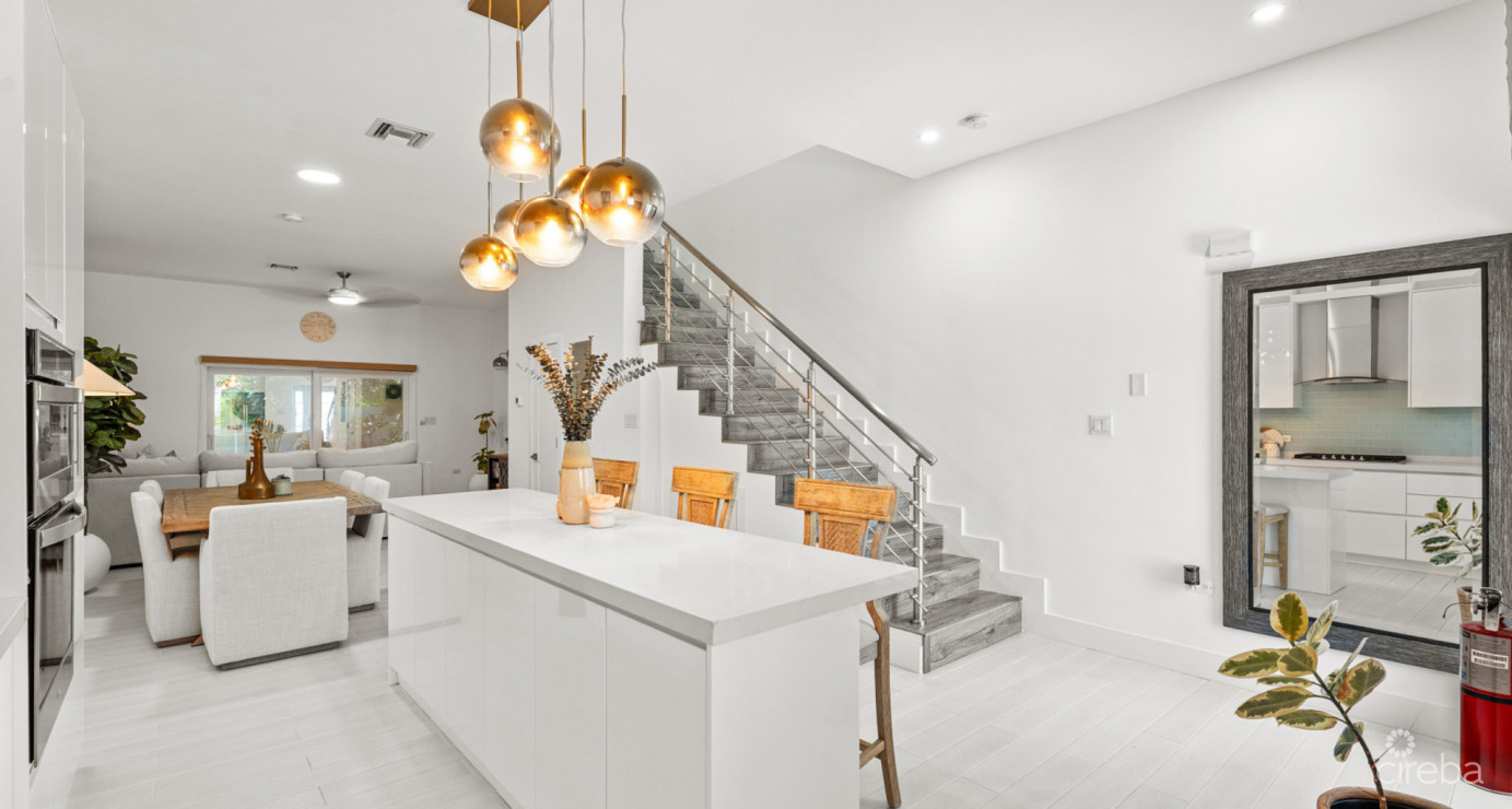 The Mantras #33 (south Sound Townhome W/ Custom Back Garden)