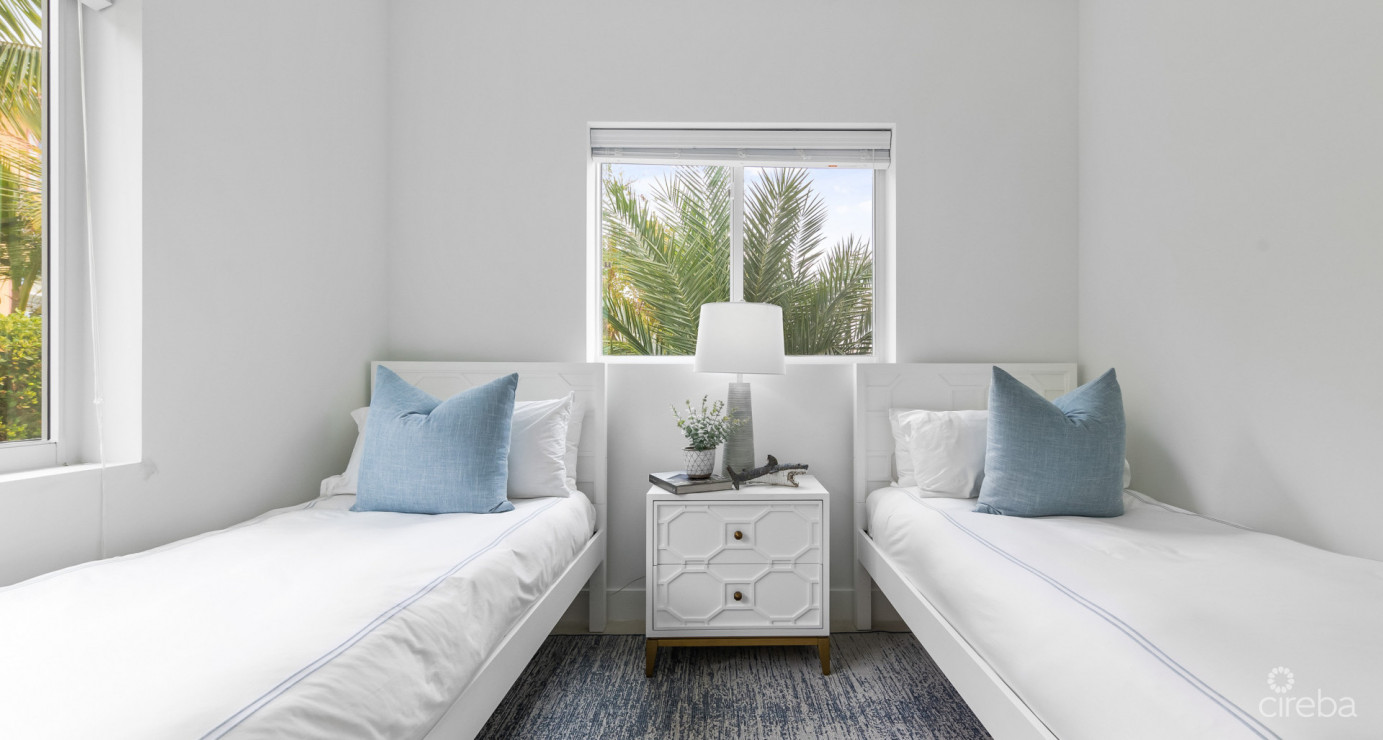 26 Sunset Point  Rare 3bed Unit With Its Own 0.33acre Private Seafront Lot