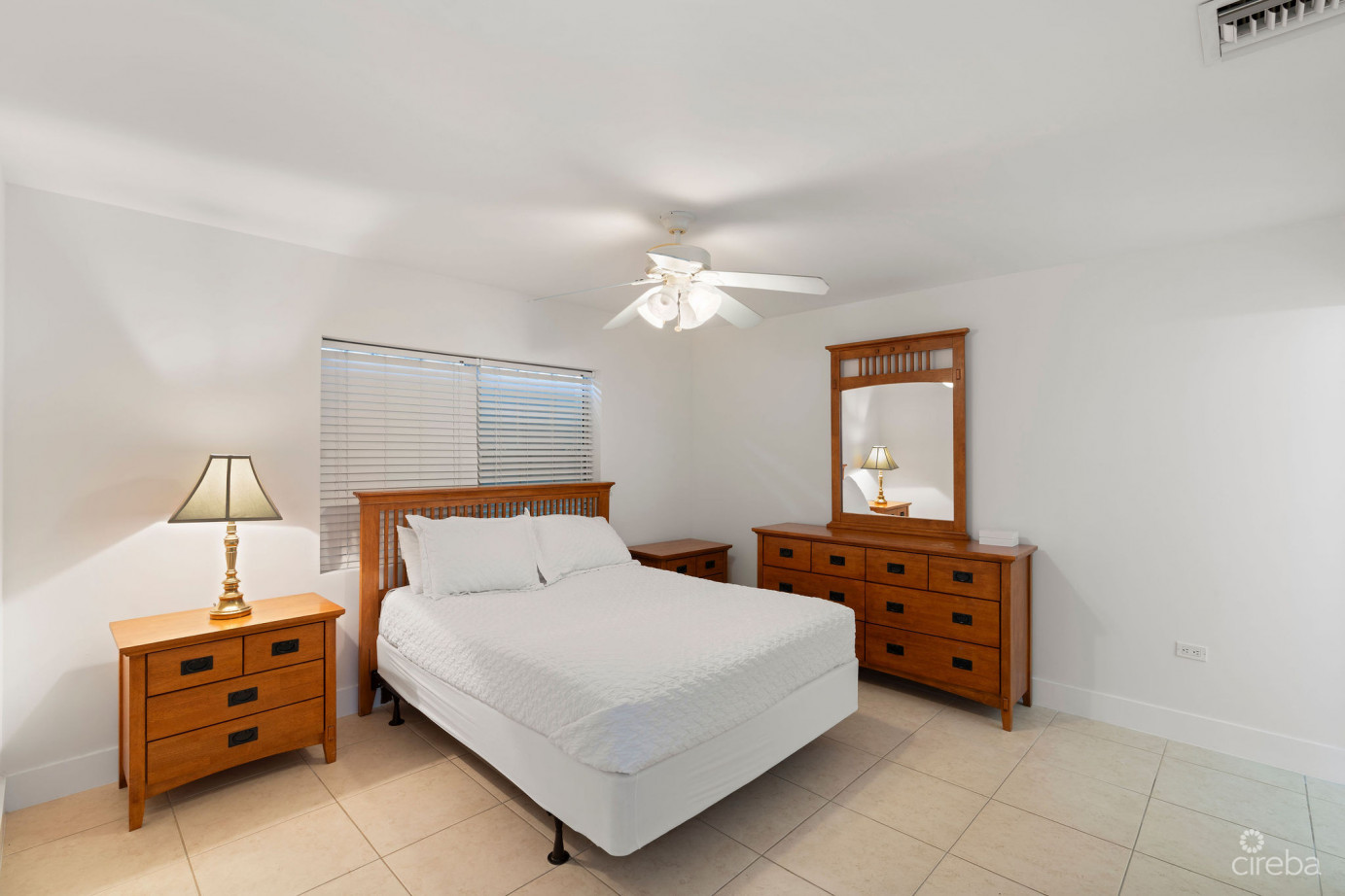 Cayman Escape #7 Canalfront With Dock