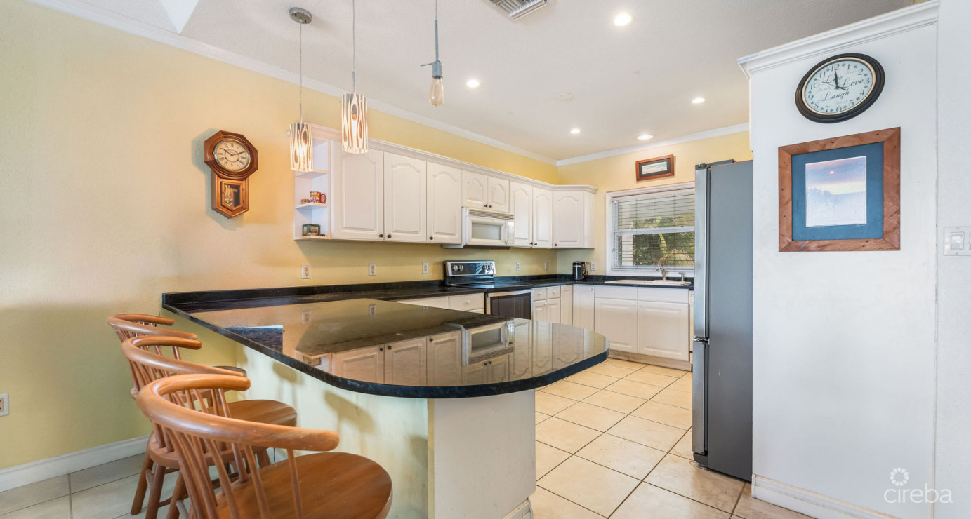 Ocean Front Top Floor Large Three Bed Ocean Pointe Villas