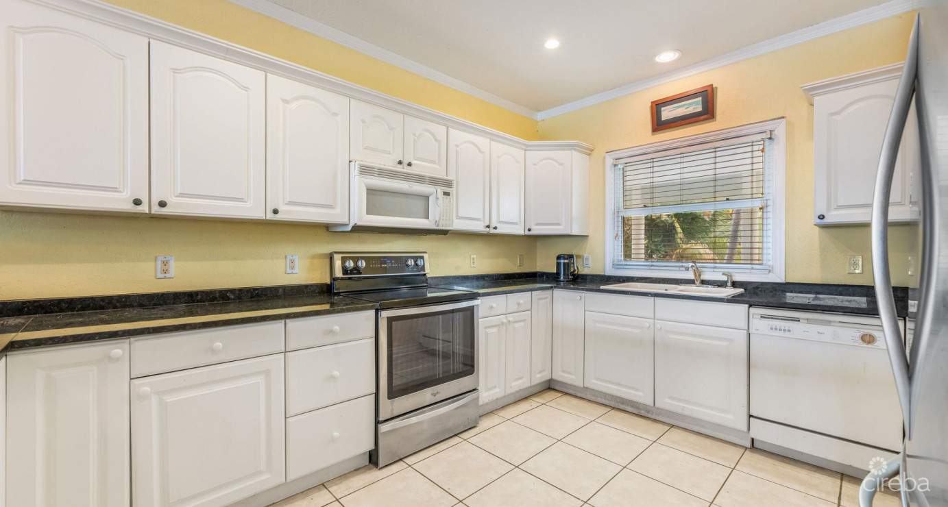 Ocean Front Top Floor Large Three Bed Ocean Pointe Villas