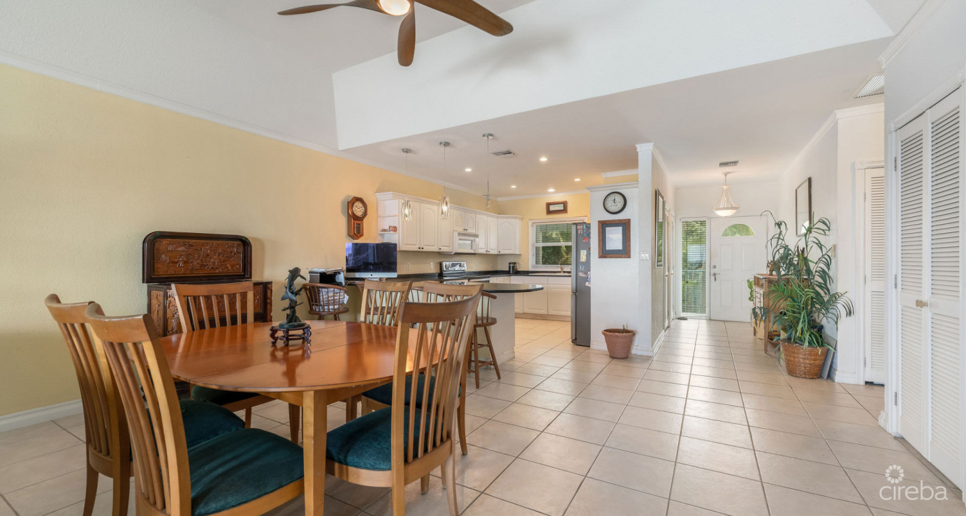 Ocean Front Top Floor Large Three Bed Ocean Pointe Villas