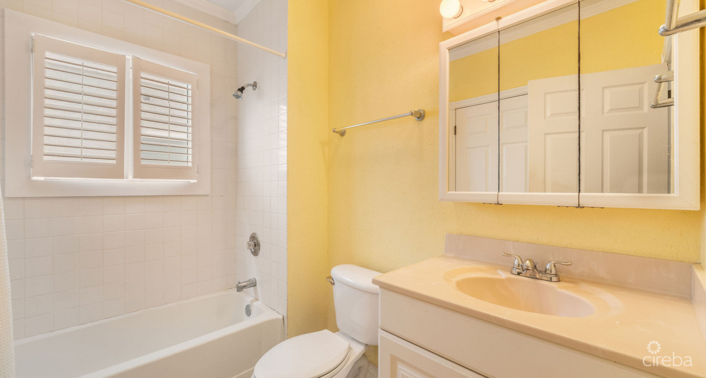 Ocean Front Top Floor Large Three Bed Ocean Pointe Villas