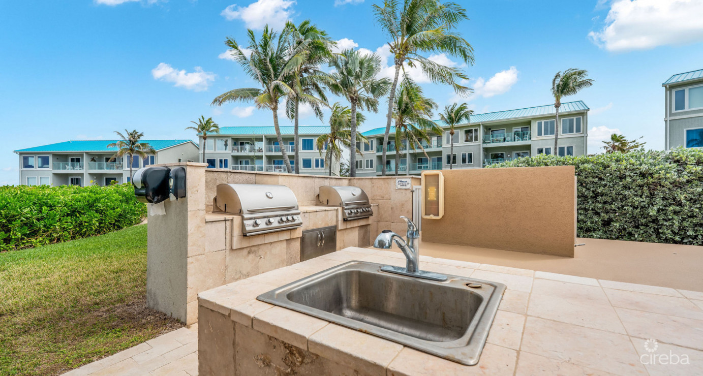 Ocean Front Top Floor Large Three Bed Ocean Pointe Villas