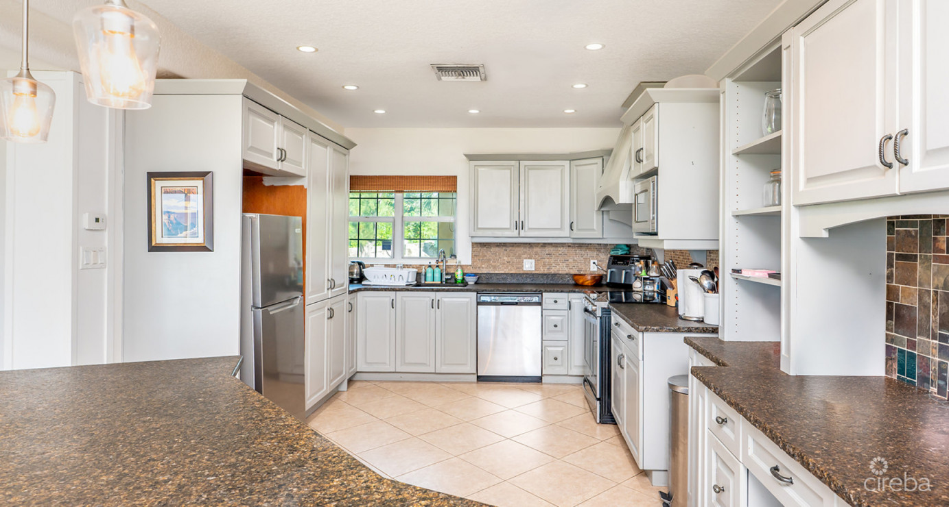 Seafront Ocean Club 3 Bed