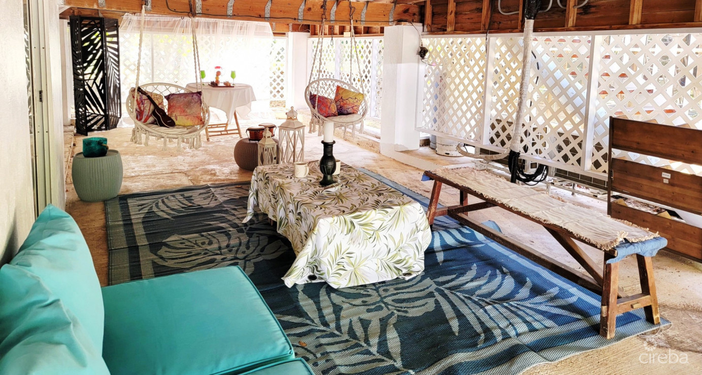 Lahala Treehouse Cottage