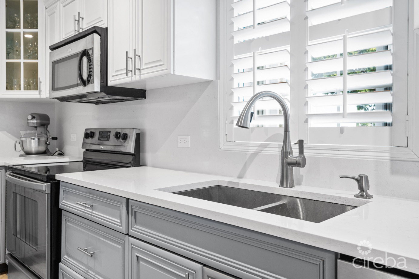 Highlands - One Side Of A Duplex